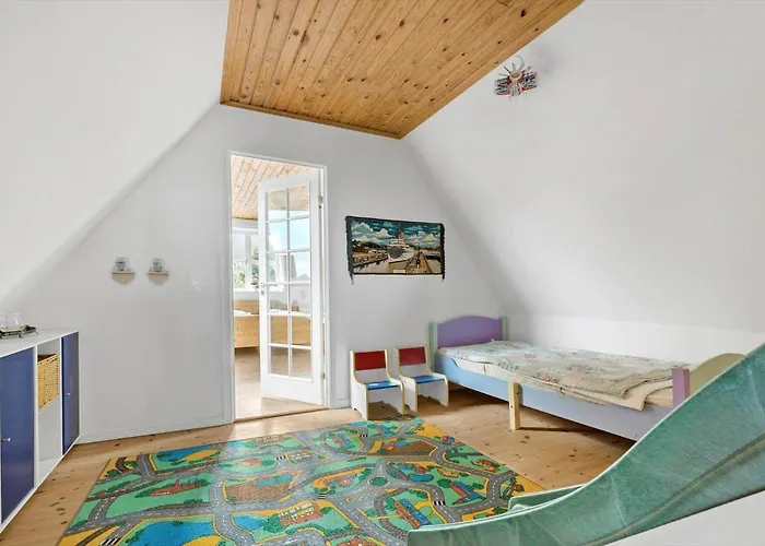 Дом отдыха 6779-allinge-sdr-strandvej-5 *